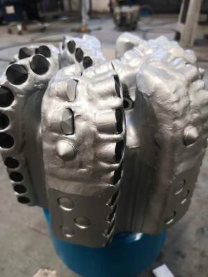 8.5 ইঞ্চি ইস্পাত শরীর 7 ব্লেড 16 মিমি প্রাথমিক কাটার রক পিডিসি ড্রিলিং বিট